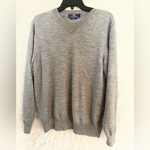 Vineyard Vines by Shep & Ian Men’s Merino Grey V-neck Sweater. Size Small